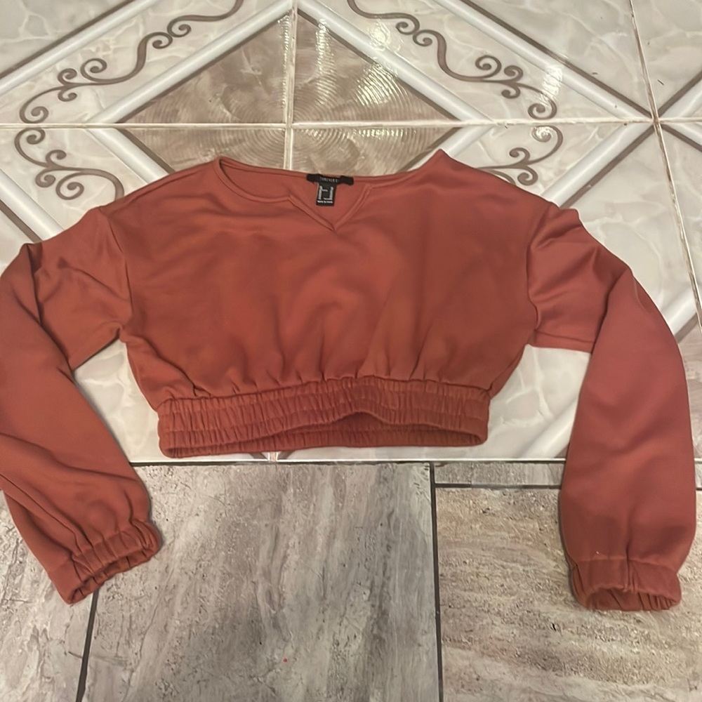 Long sleeve crop top